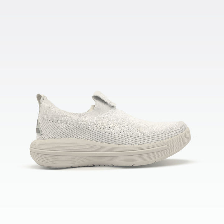 Peak Slip On Shoes White Flower Yarn