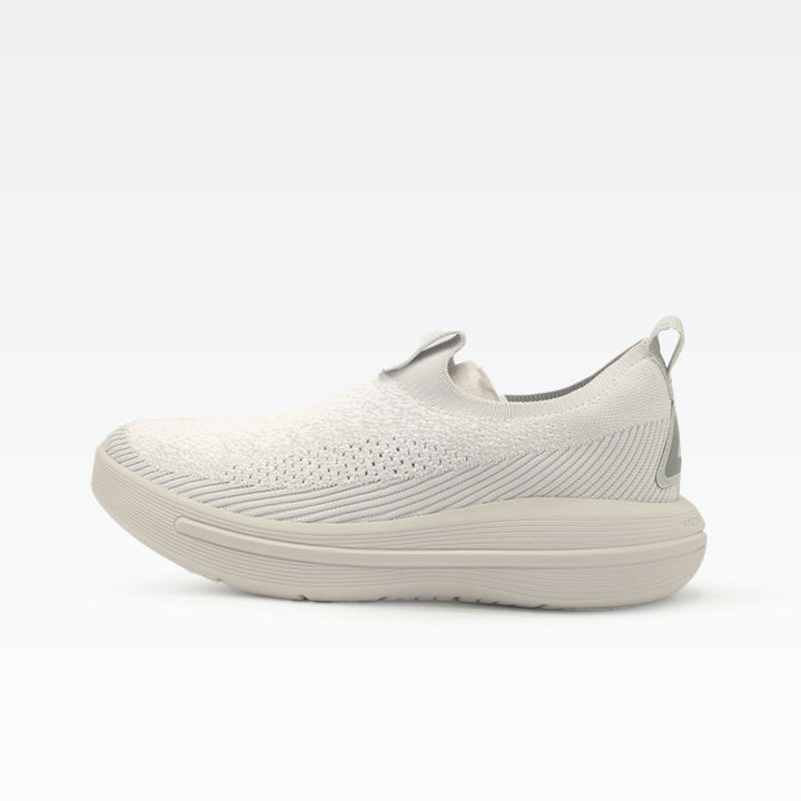 Peak Slip On Shoes White Flower Yarn